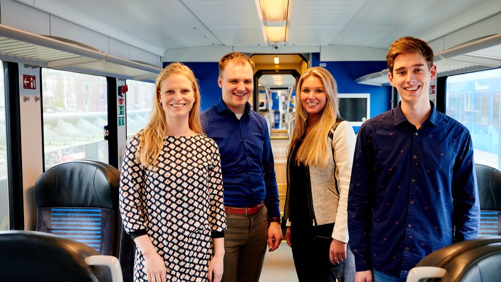 Trainees in de trein 3